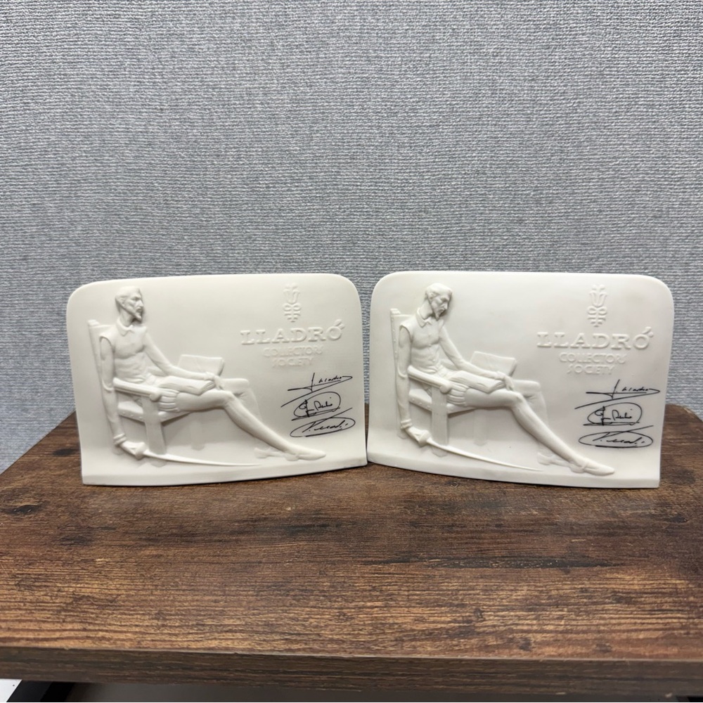 2 LLADRO COLLECTORS SOCIETY PLAQUE  DON QUIXOTE